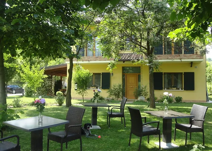 فندق مبيت وإفطار Casa Monte Albano تشيزينا